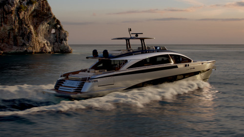 Main-deck glass doors connecting the cockpit and saloon on the Pershing GTX90.