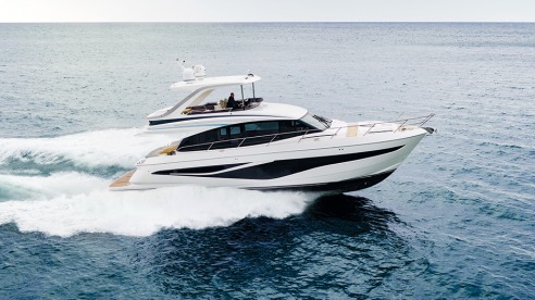 The F58’s additional weight is offset by the move to more powerful MAN engines, which with the optional V12s, deliver a topspeed of 34 knots.